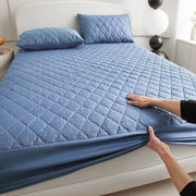 Diamond Lattice Quilted Waterproof Mattress Protector Three-piece Set
