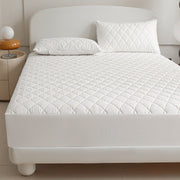 Diamond Lattice Quilted Waterproof Mattress Protector Three-piece Set
